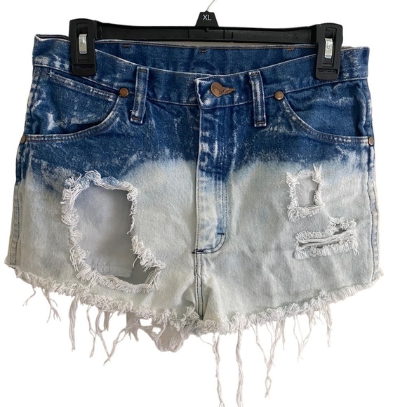 Vintage Wrangler Bleach Dyed Distressed Cut Off Shorts Size 31 High Waisted - Picture 1 of 6